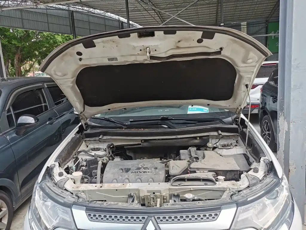 Mitsubishi Outlander — фото 20