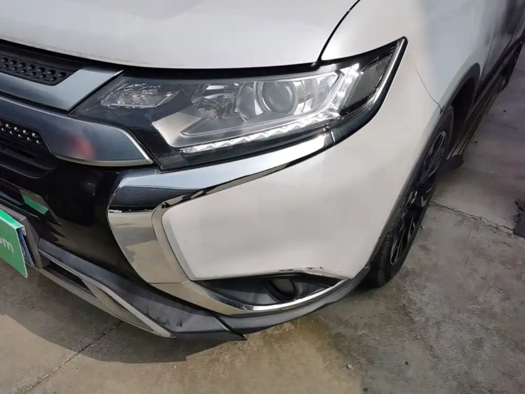 Mitsubishi Outlander — фото 24