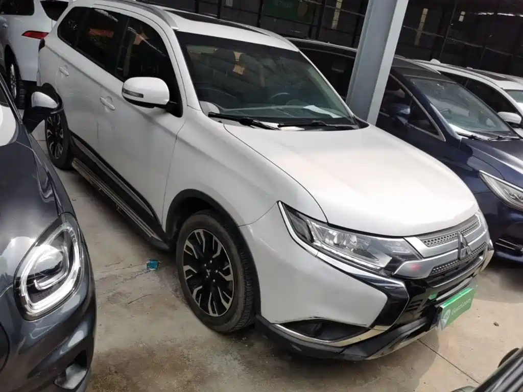 Mitsubishi Outlander — фото 4