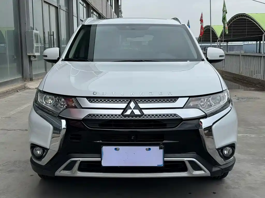 Mitsubishi Outlander — фото 2