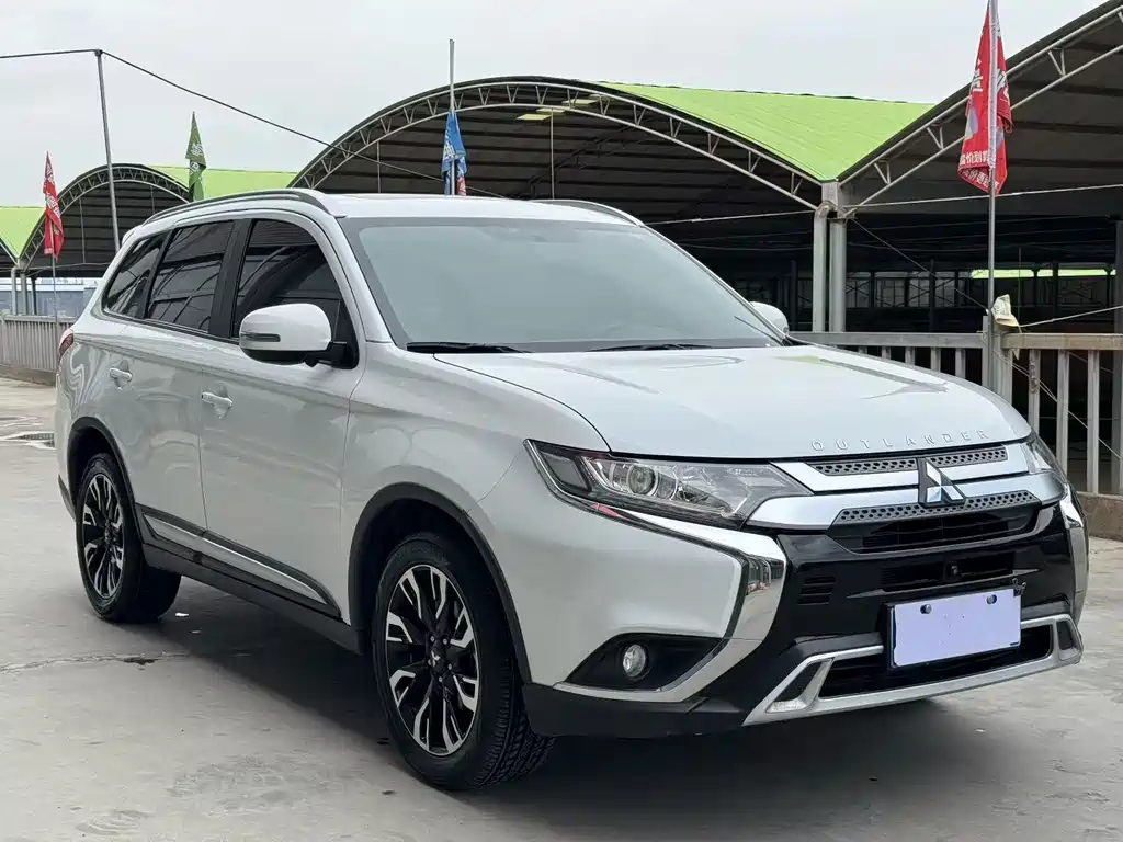 Mitsubishi Outlander — фото 3
