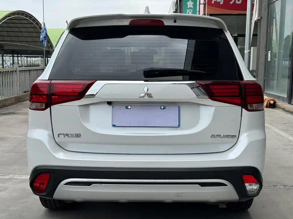 Mitsubishi Outlander — фото 5