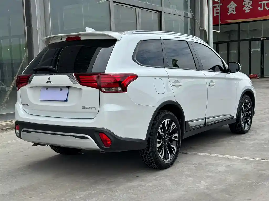 Mitsubishi Outlander — фото 6