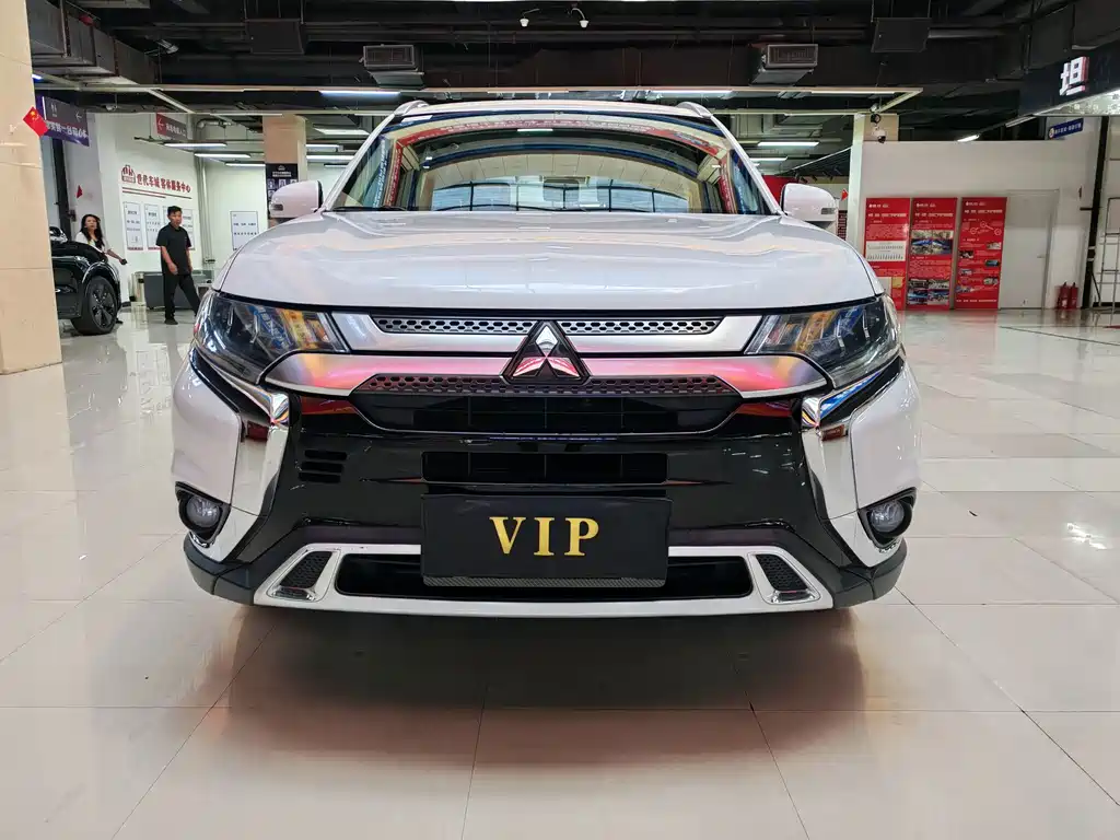 Mitsubishi Outlander — фото 2