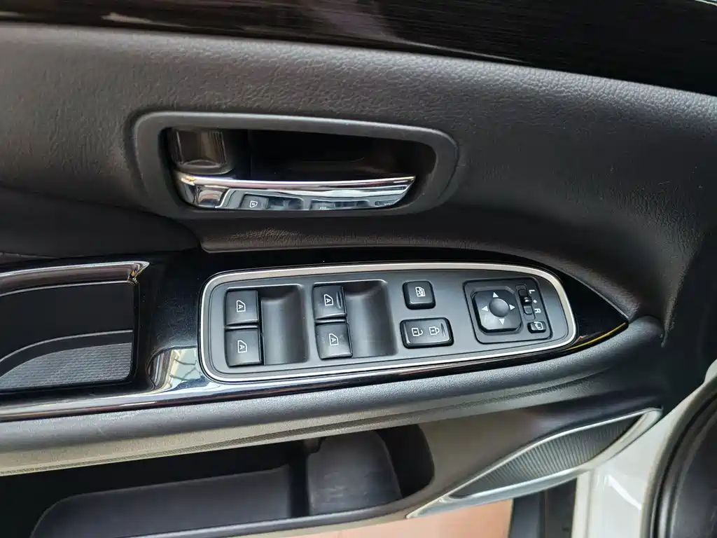 Mitsubishi Outlander — фото 19