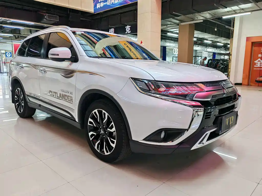 Mitsubishi Outlander — фото 3