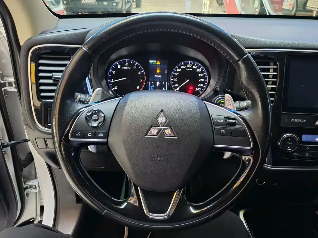 Mitsubishi Outlander — фото 7
