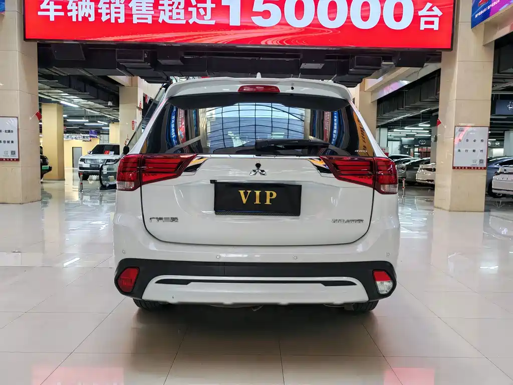 Mitsubishi Outlander — фото 10