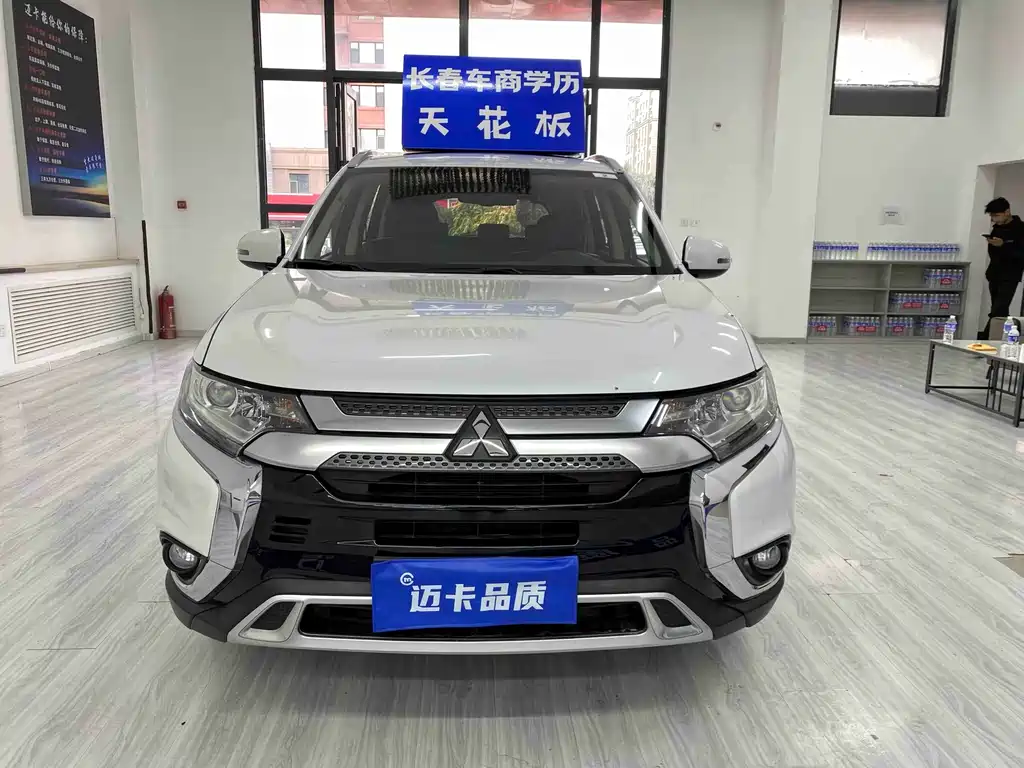 Mitsubishi Outlander — фото 2