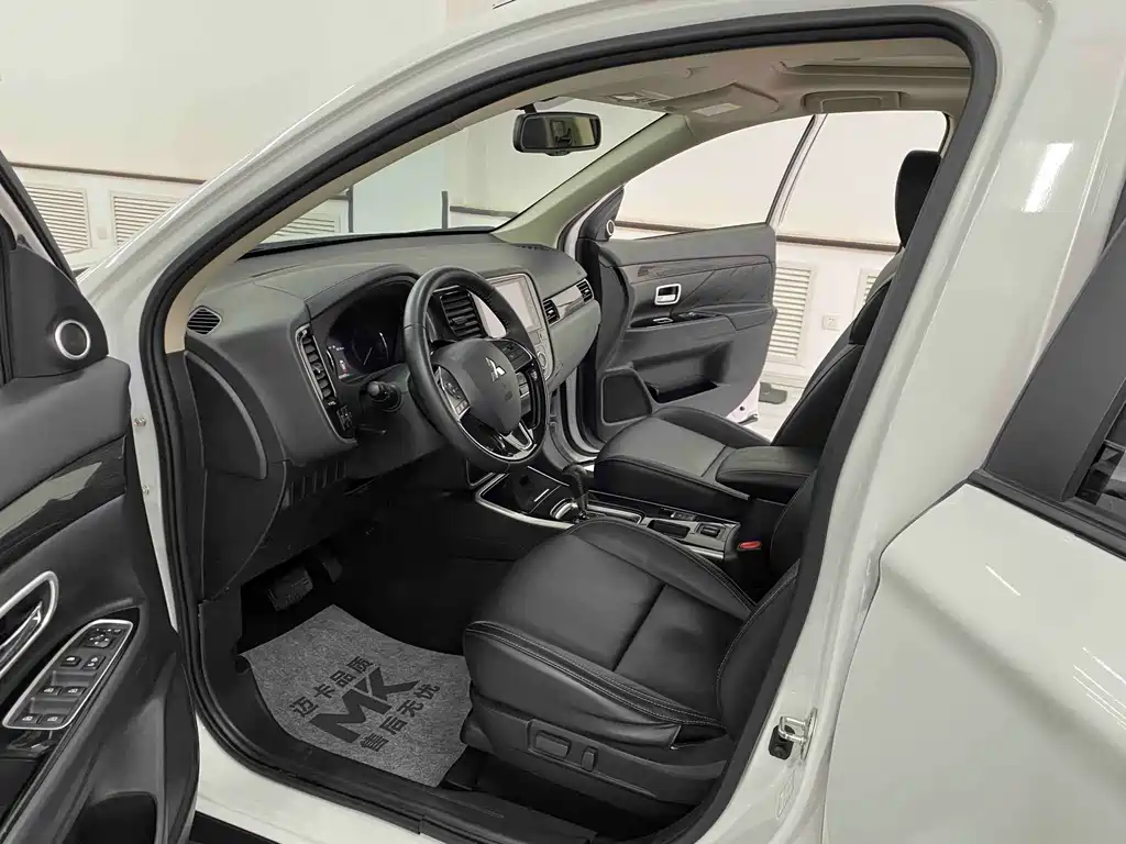 Mitsubishi Outlander — фото 19