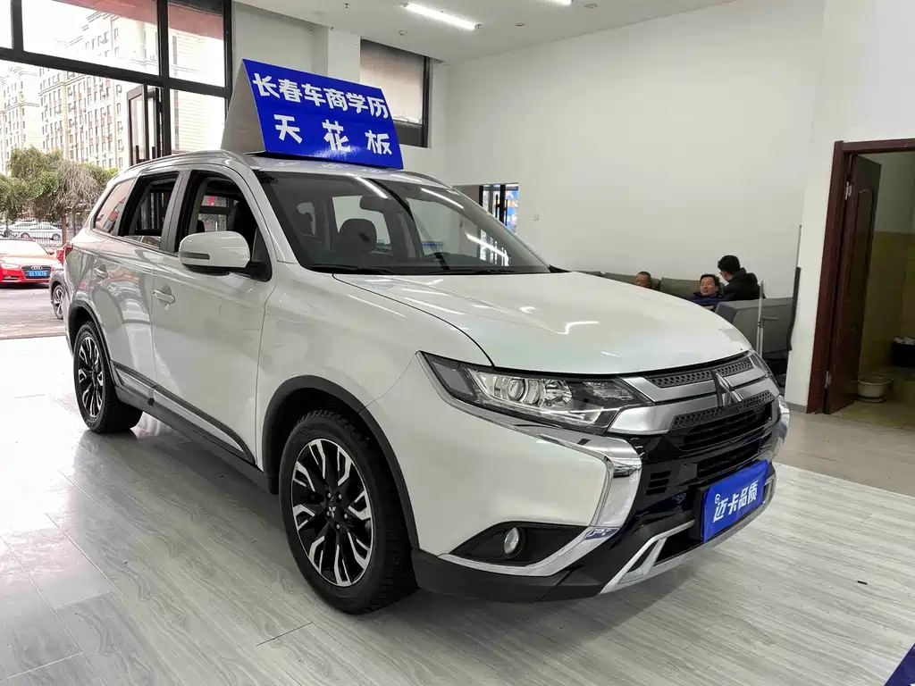 Mitsubishi Outlander — фото 3