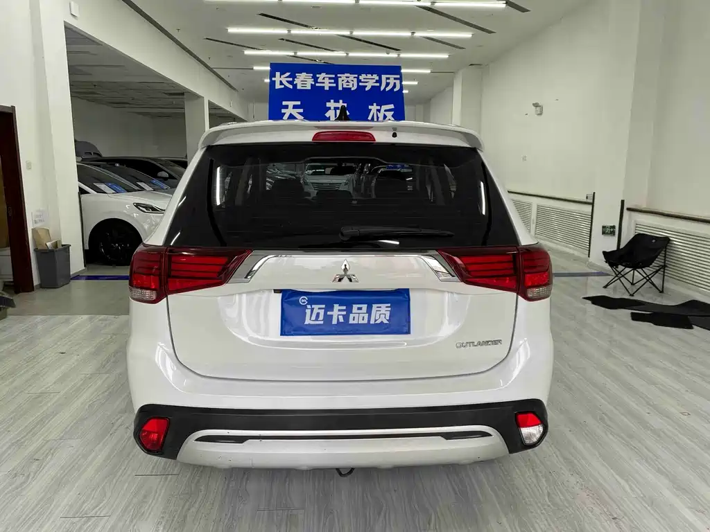 Mitsubishi Outlander — фото 4