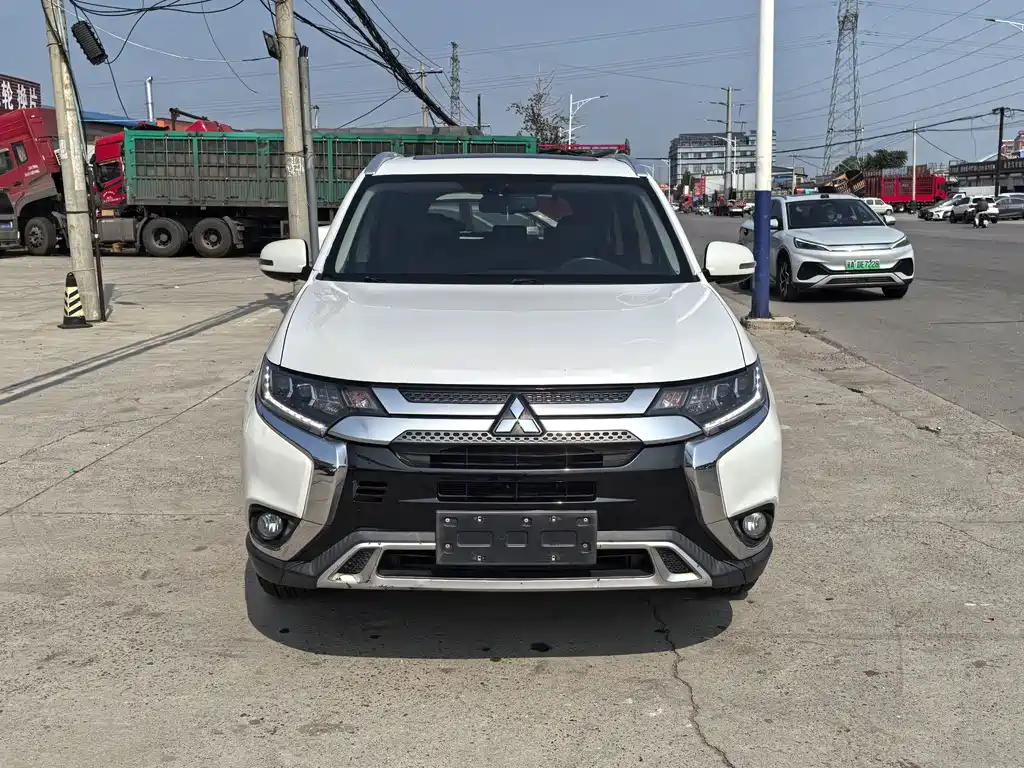 Mitsubishi Outlander — фото 2