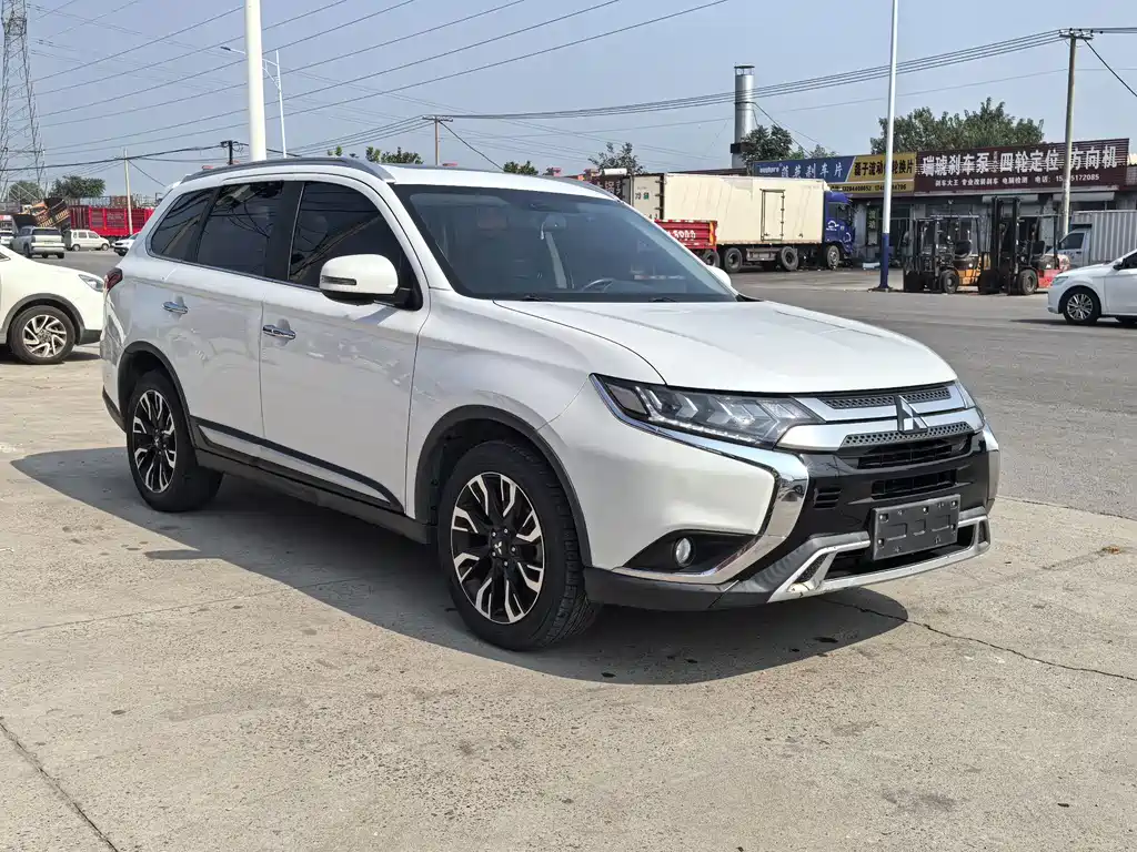 Mitsubishi Outlander — фото 3