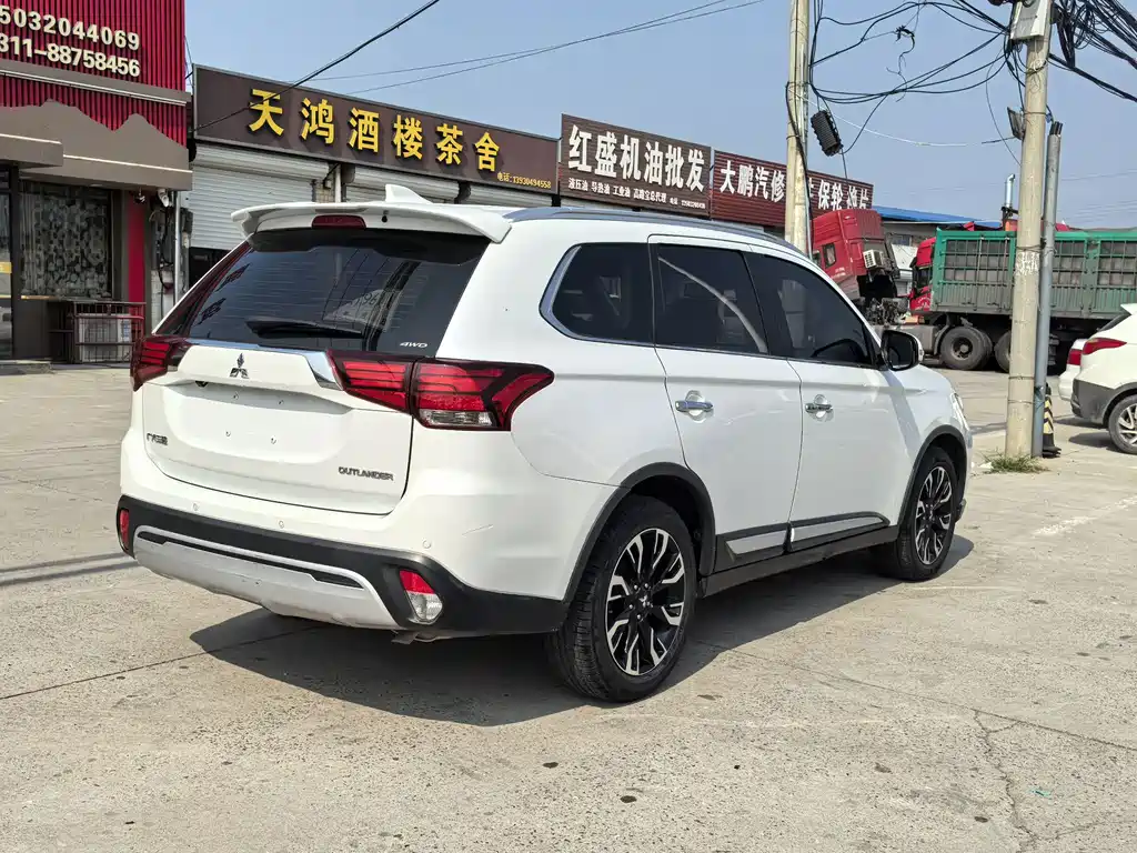 Mitsubishi Outlander — фото 4