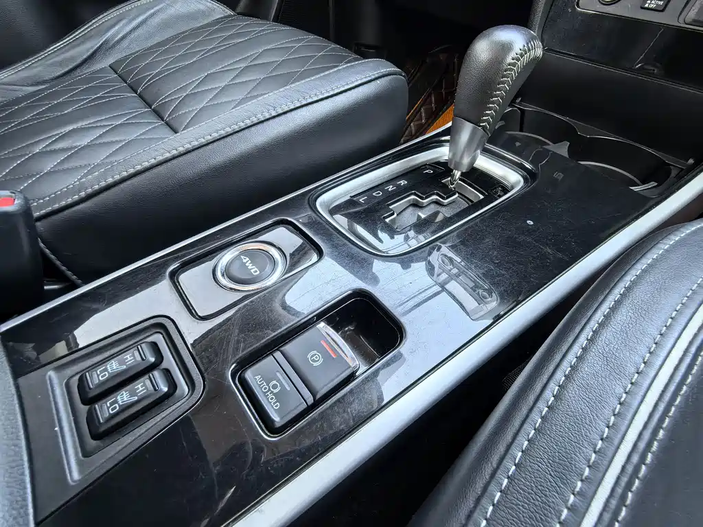 Mitsubishi Outlander — фото 10