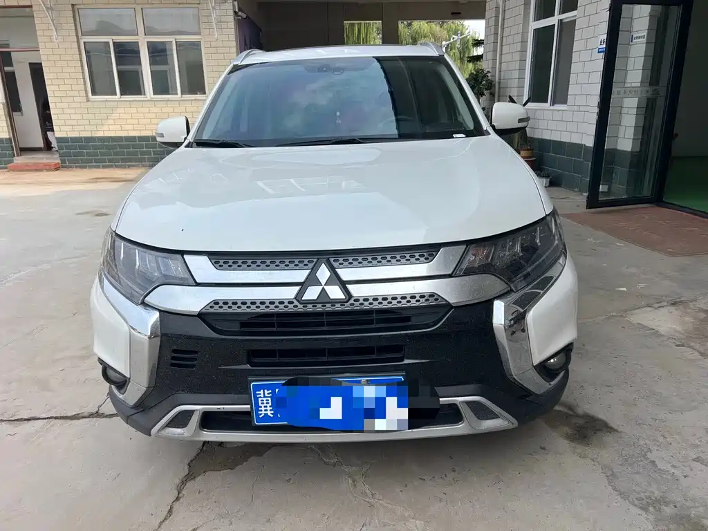 Mitsubishi Outlander — фото 2