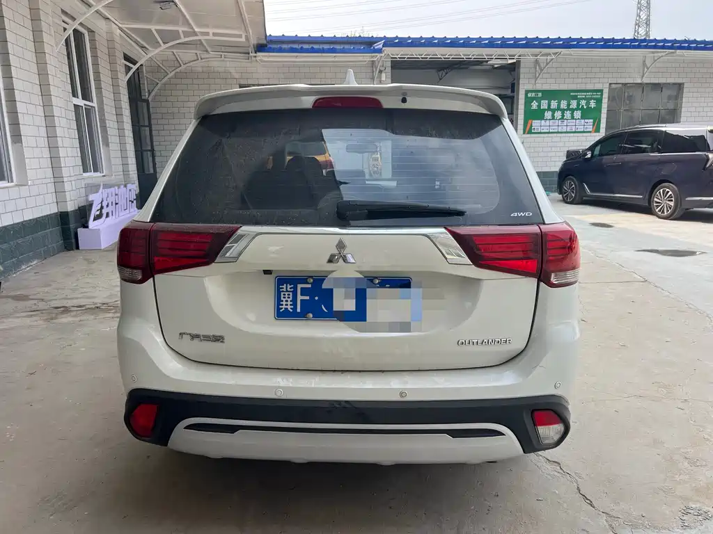 Mitsubishi Outlander — фото 7