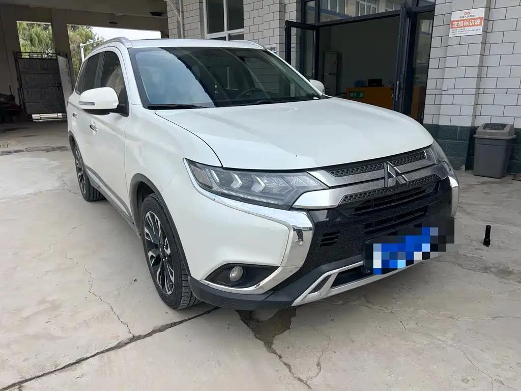 Mitsubishi Outlander — фото 9
