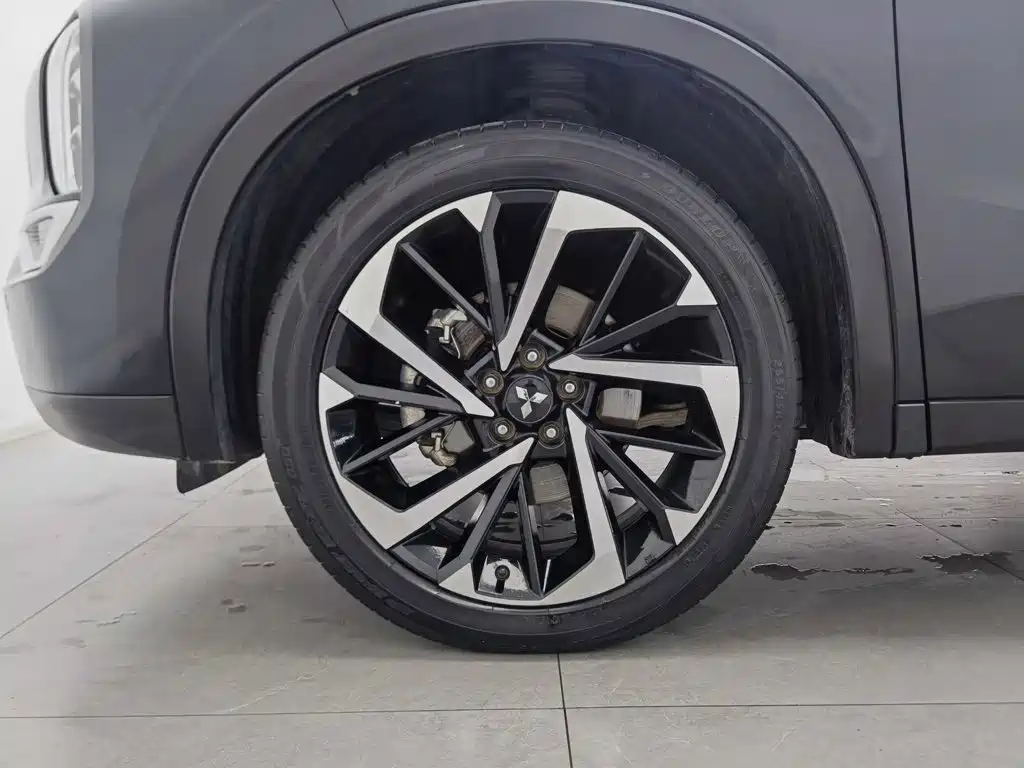 Mitsubishi Outlander — фото 17