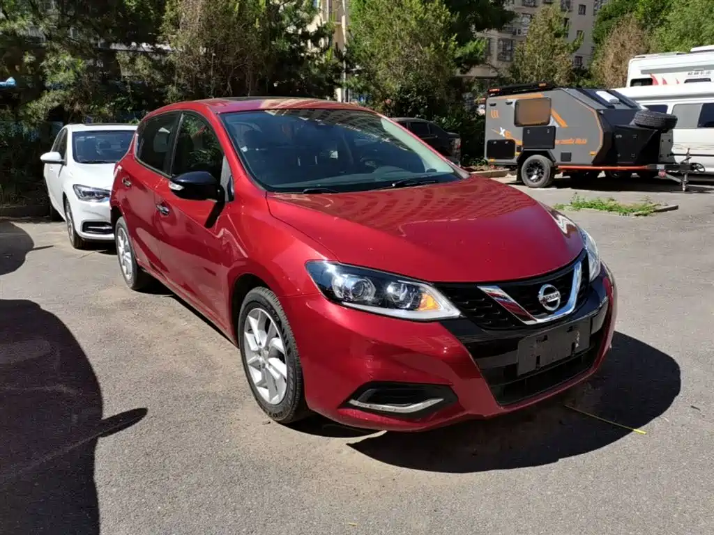 Nissan Tiida — фото 4