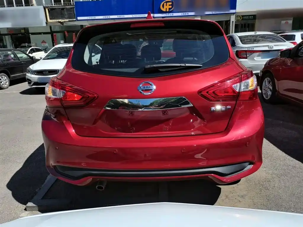 Nissan Tiida — фото 6