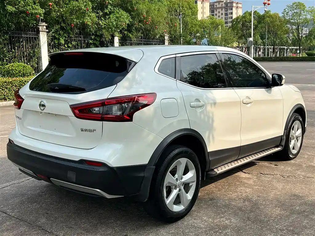 Nissan Qashqai — фото 7