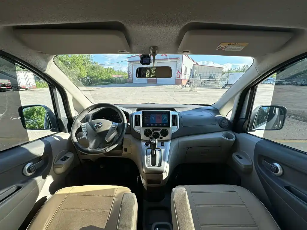 Nissan NV200 — фото 4