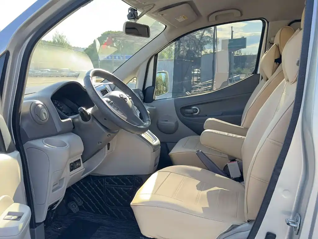 Nissan NV200 — фото 5