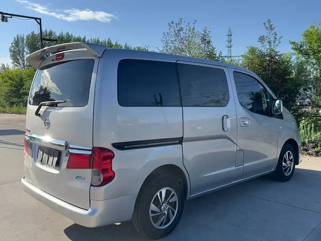 Nissan NV200 — фото 9