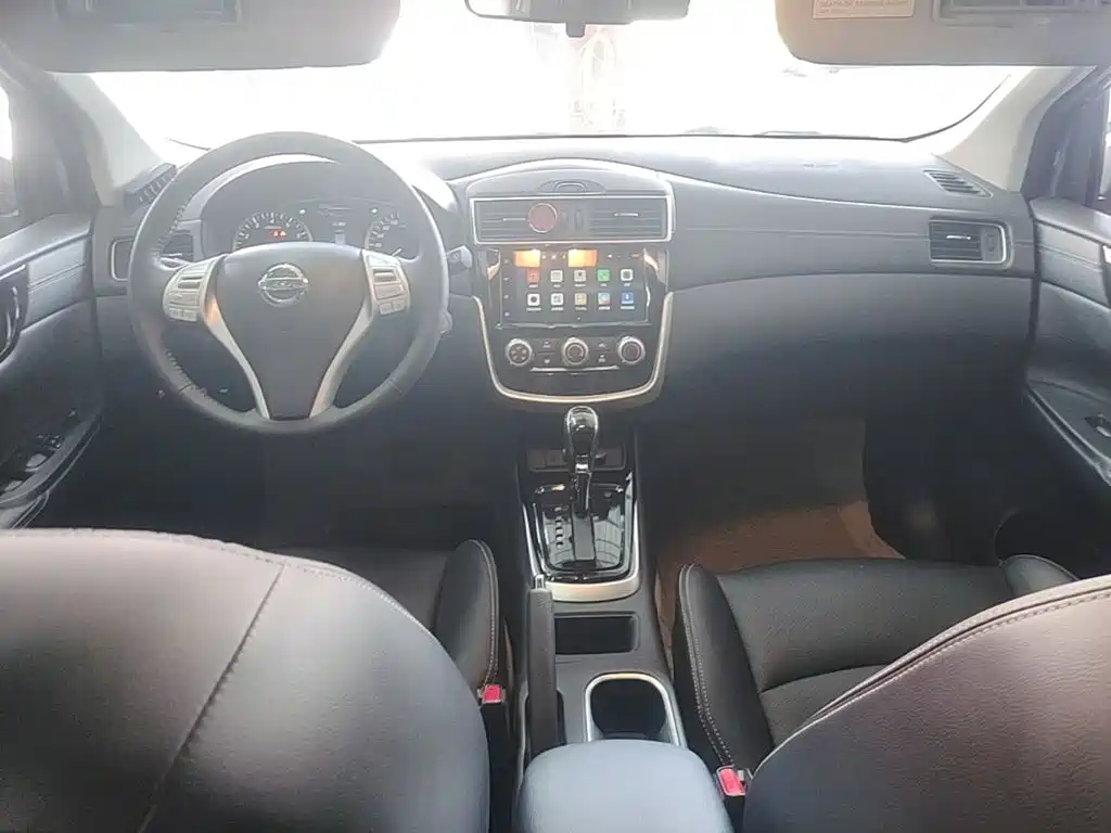 Nissan Tiida — фото 10