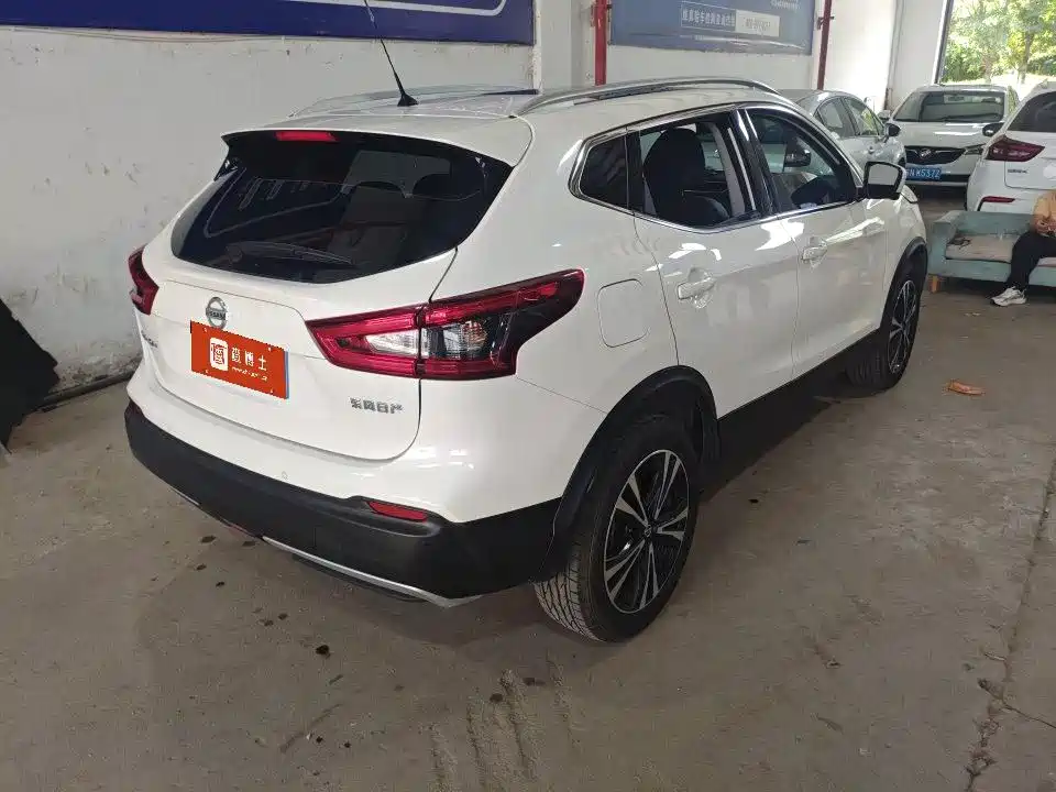 Nissan Qashqai — фото 4