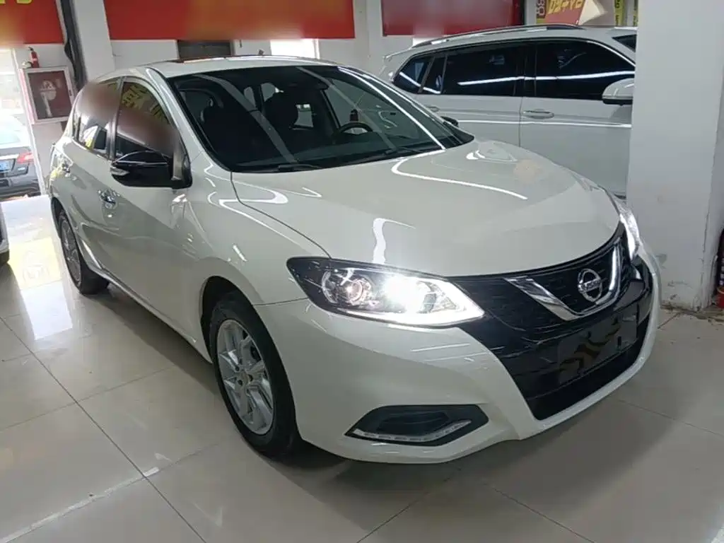 Nissan Tiida — фото 4