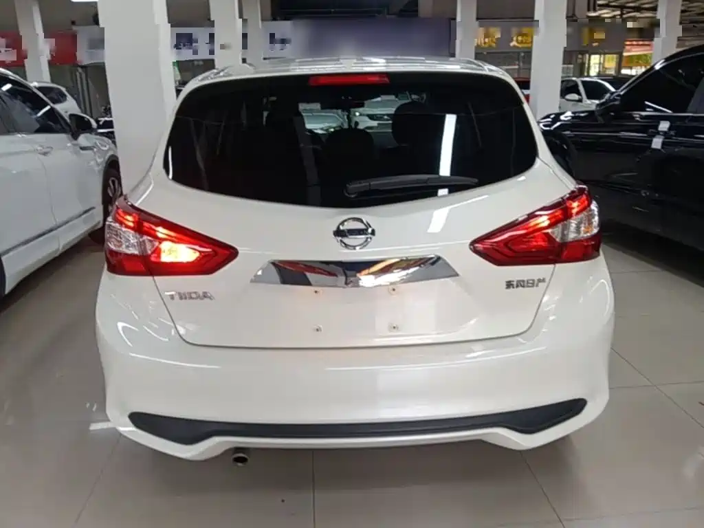 Nissan Tiida — фото 6