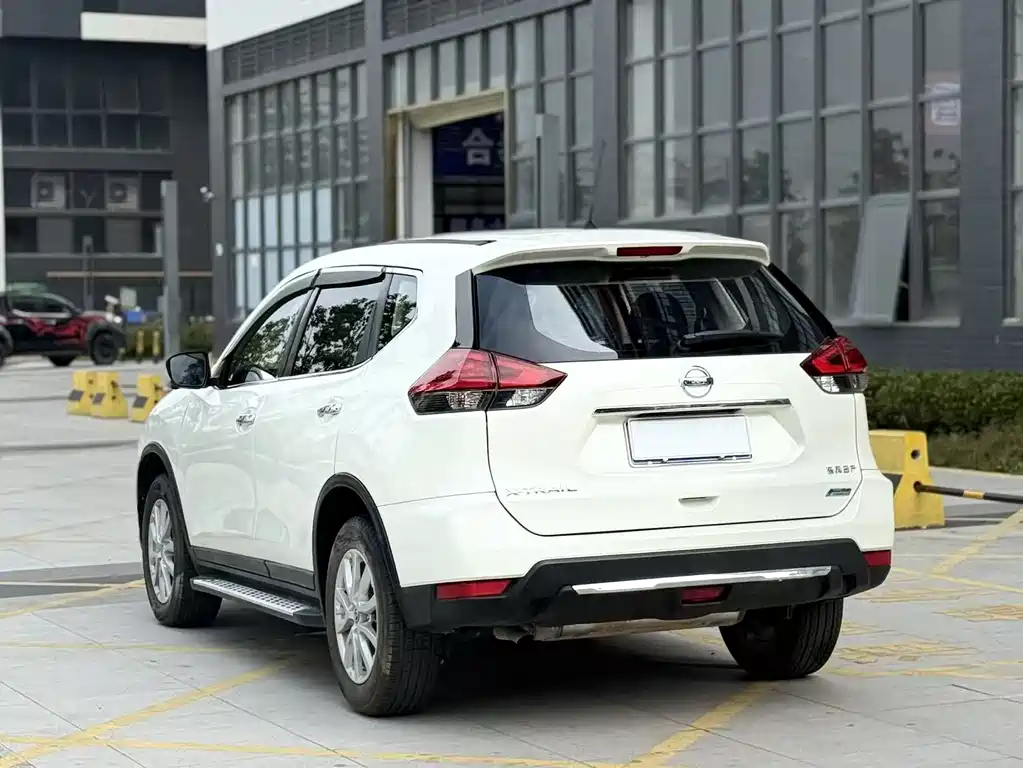 Nissan X-Trail — фото 9