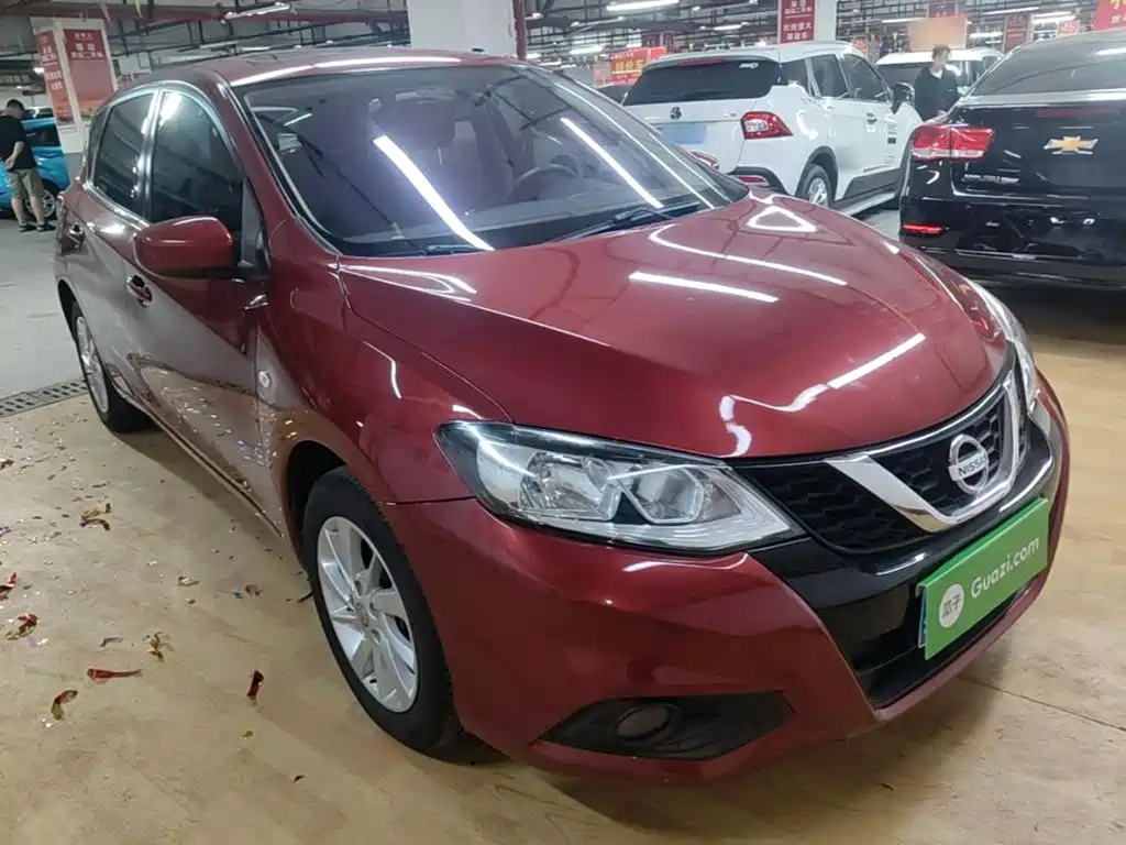 Nissan Tiida — фото 4