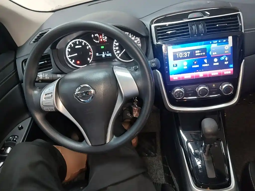 Nissan Tiida — фото 10