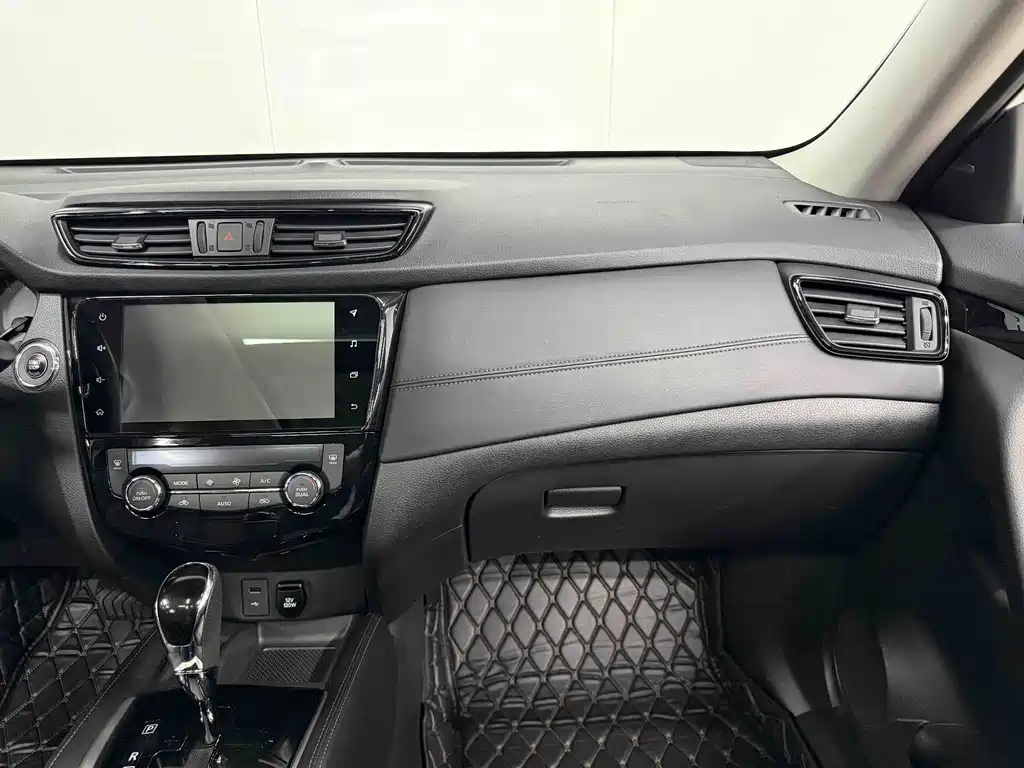 Nissan X-Trail — фото 10