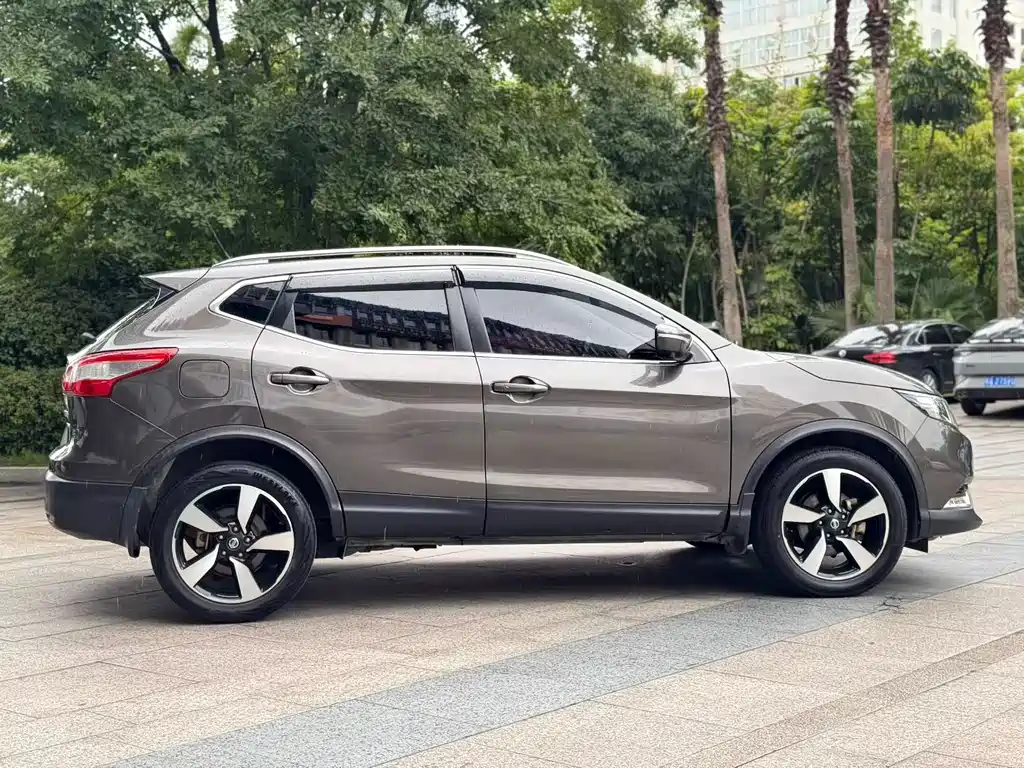 Nissan Qashqai — фото 5