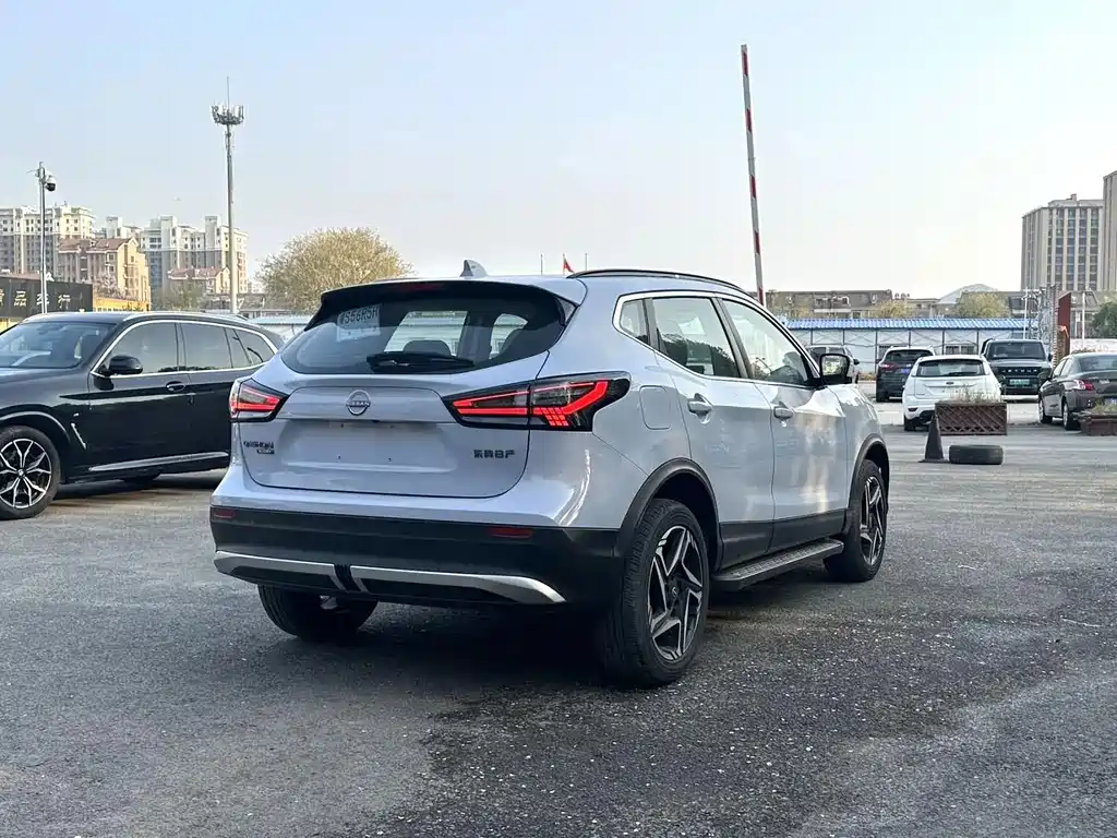 Nissan Qashqai — фото 13