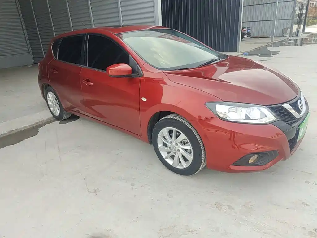 Nissan Tiida — фото 4