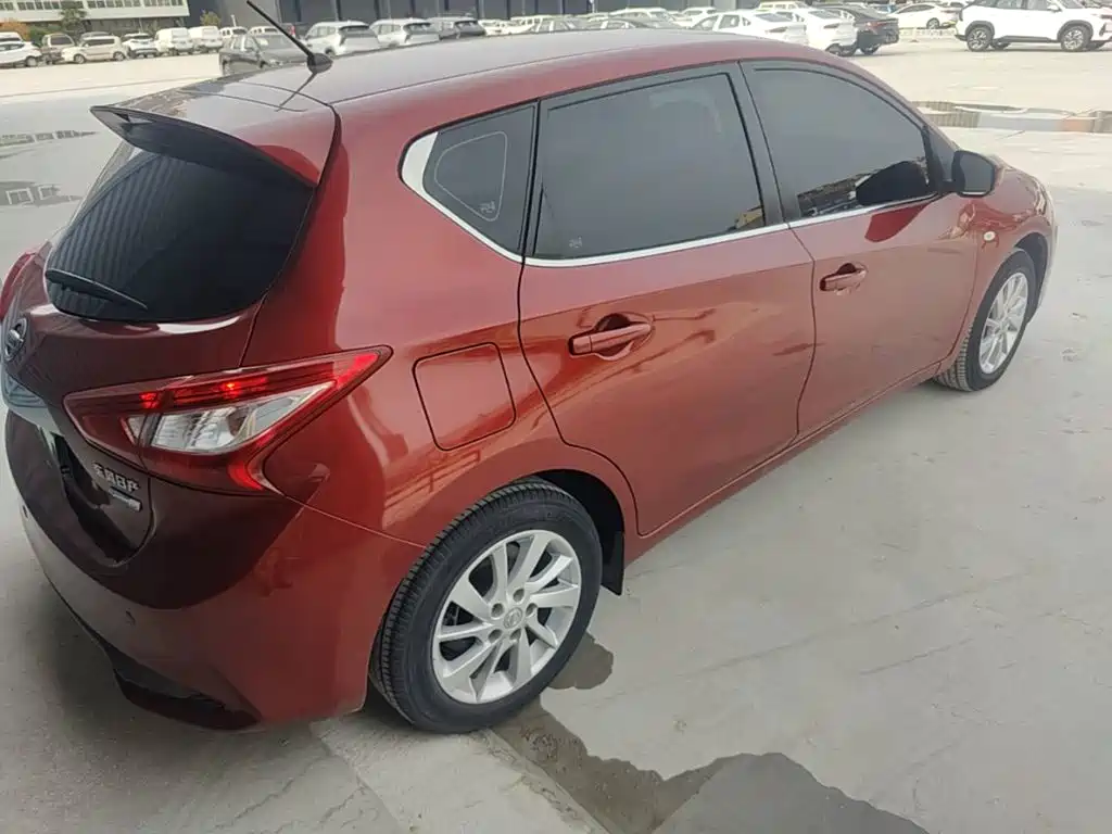 Nissan Tiida — фото 7