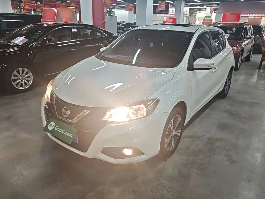 Nissan Tiida — фото 2