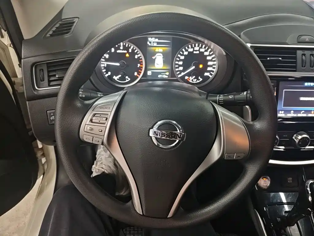 Nissan Tiida — фото 11