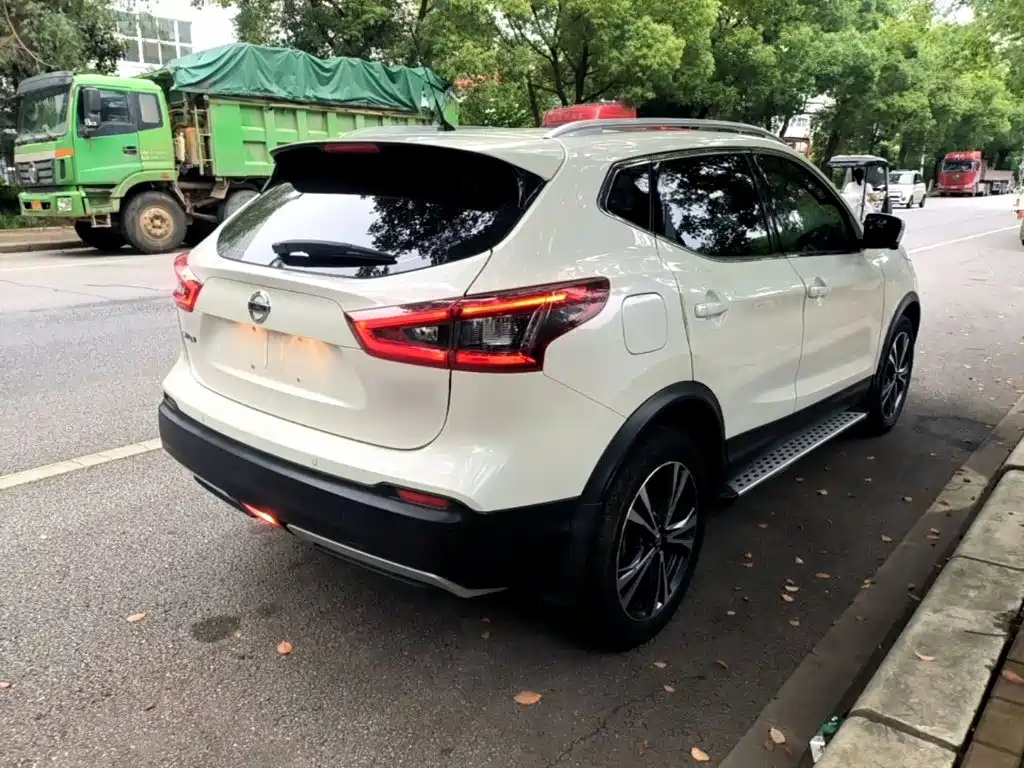 Nissan Qashqai — фото 7
