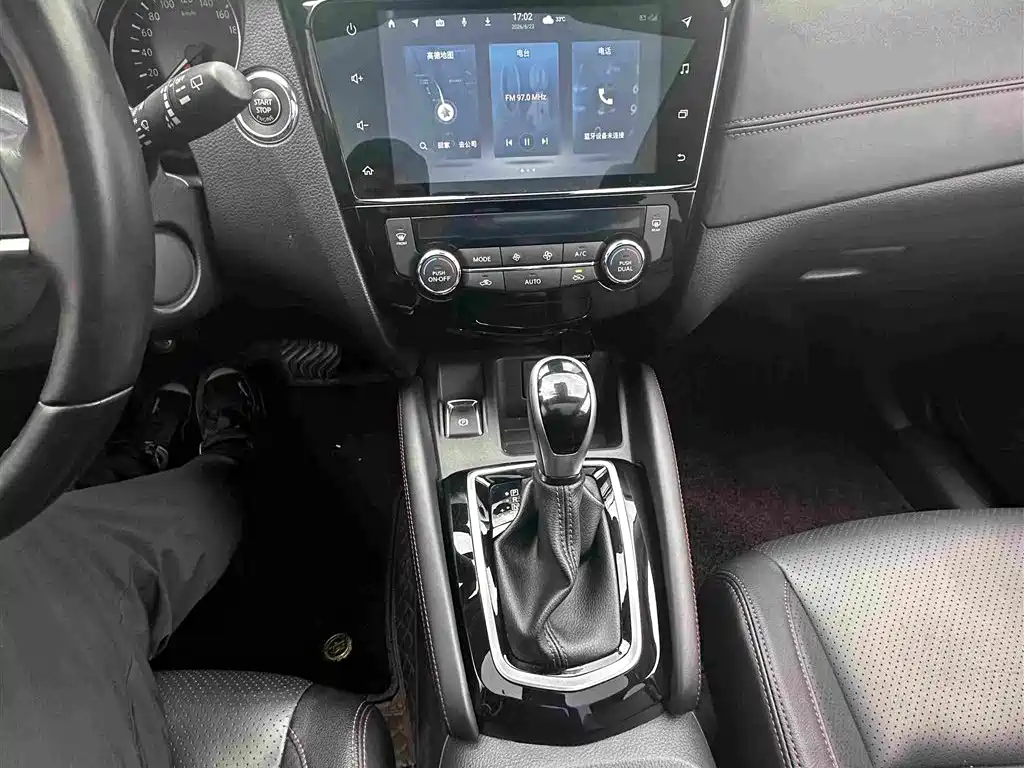 Nissan Qashqai — фото 11