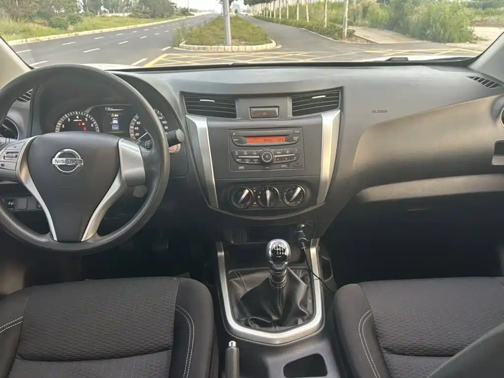 Nissan Navara — фото 15