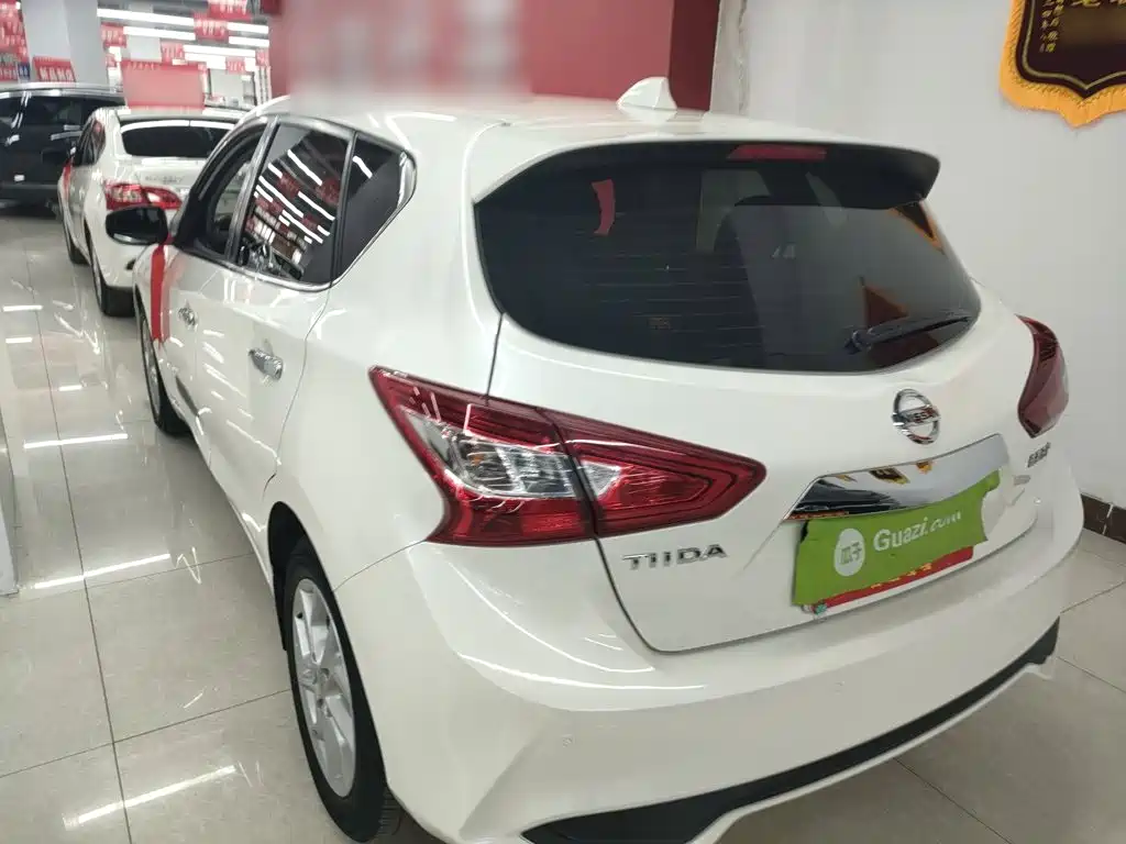 Nissan Tiida — фото 5