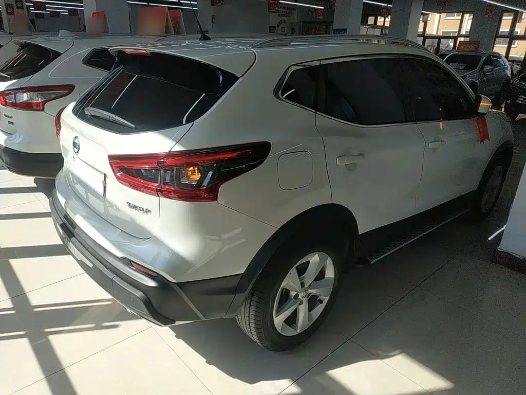 Nissan Qashqai — фото 7