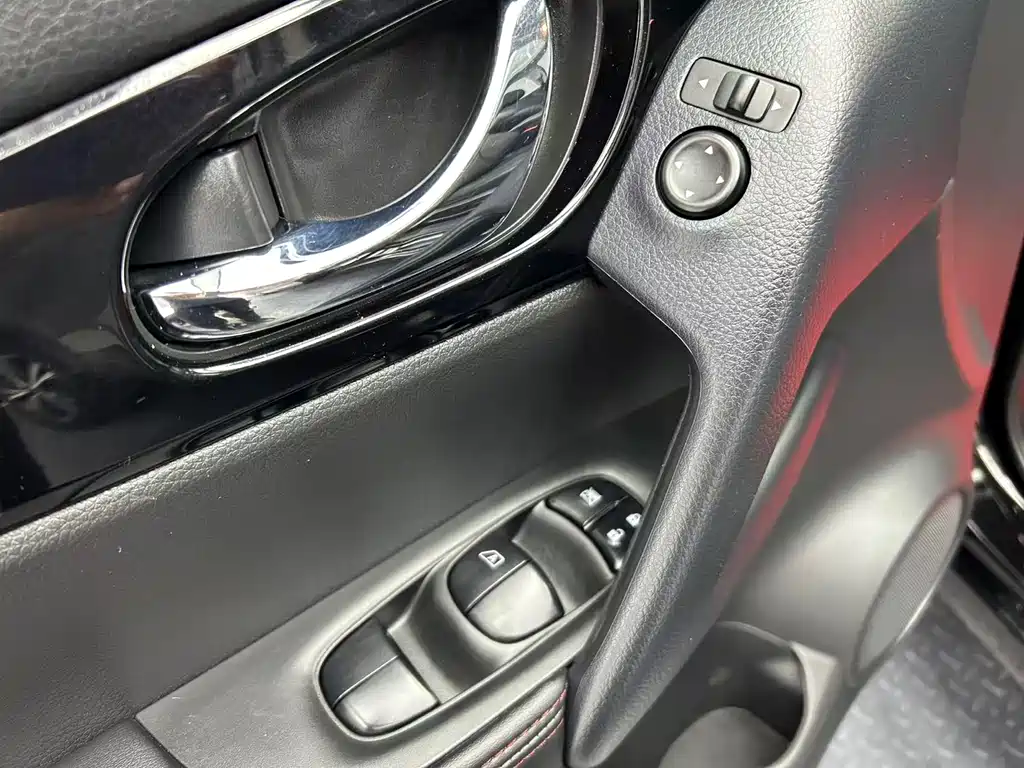 Nissan Qashqai — фото 10